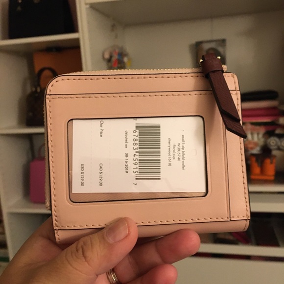 🌴SUMMER SALE 🌴💯✔️ Authentic Dog Bifold Wallet - Picture 7 of 10